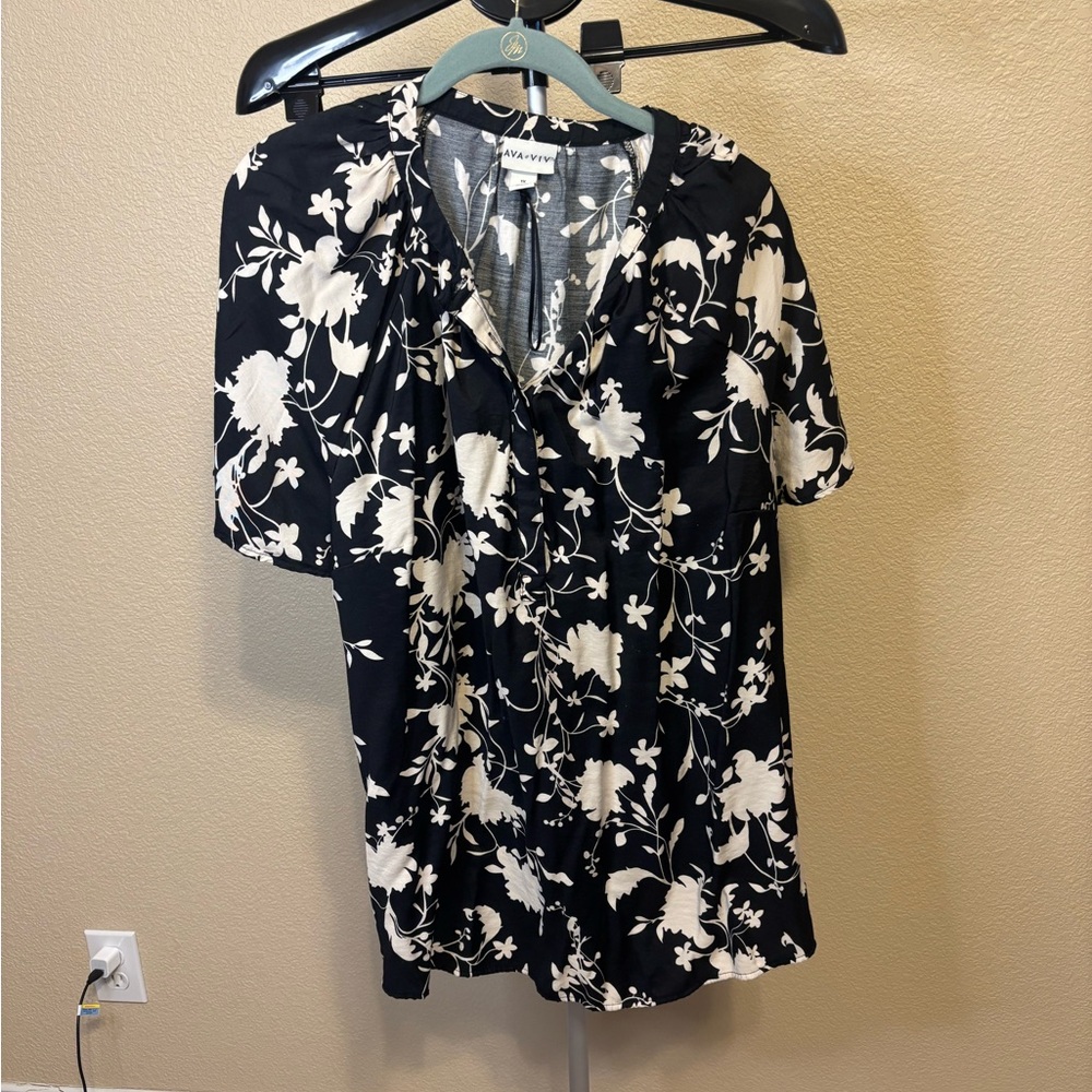 Ava & Viv Black and Cream Floral Blouse